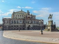 Semperoper + Reiterdenkmal K&ouml;nig Johann 02