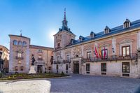 IMG_6084_Plaza-de-la-Villa_Casa-de-Cisneros-und-altes-Rathaus